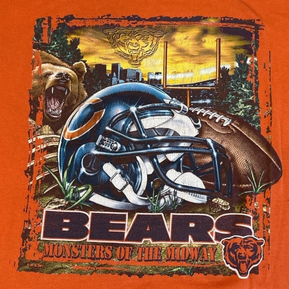 Vintage Retro Chicago Bears T-Shirt Helmet Graphic NFL - Picture 2 of 6
